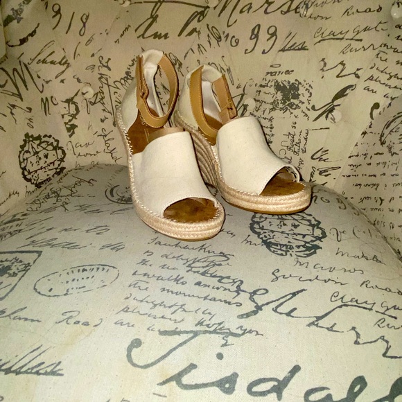 Tom’s Wedges NWT Size 10 - Picture 2 of 3
